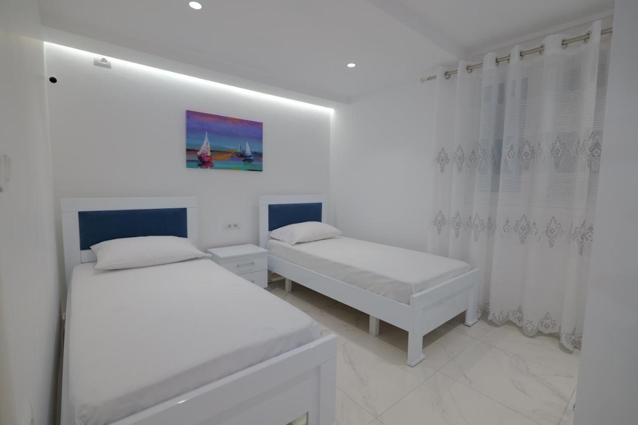 Twins Villa Sarandë Buitenkant foto