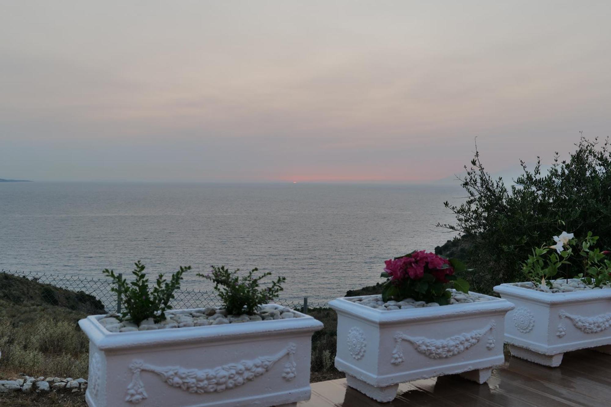 Twins Villa Sarandë Buitenkant foto