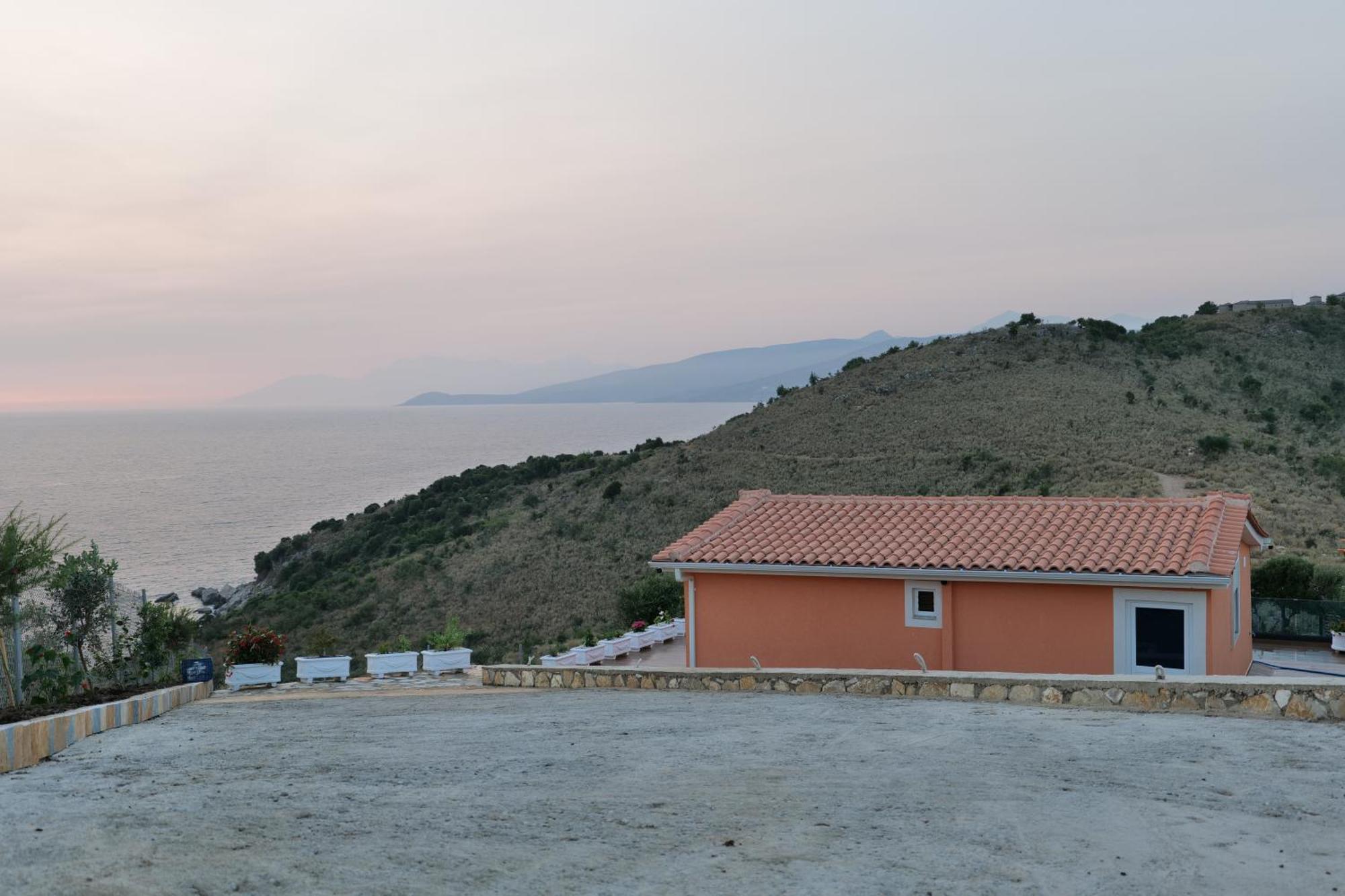 Twins Villa Sarandë Buitenkant foto